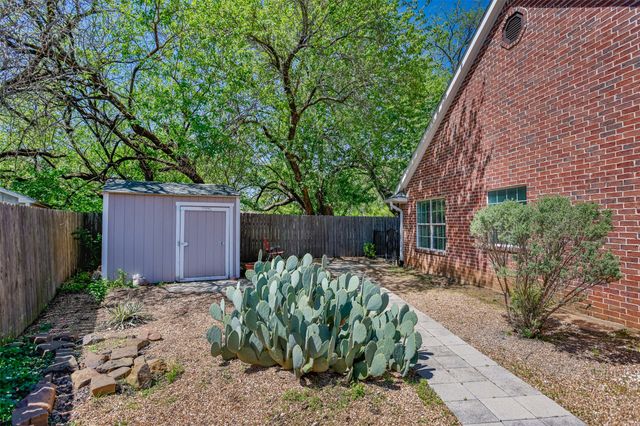 116 Ashlyn Court, Whitesboro, TX 76273