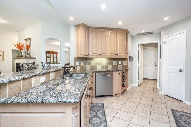 116 Ashlyn Court, Whitesboro, TX 76273