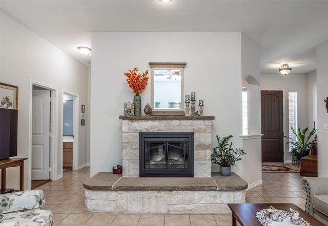 116 Ashlyn Court, Whitesboro, TX 76273