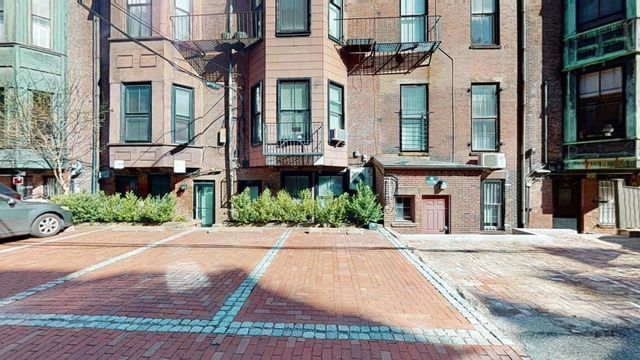 171 Beacon St. 5-2 5-3 PH, Boston, MA 02116
