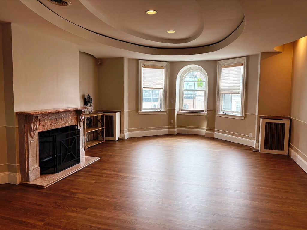 171 Beacon St. 5-2 5-3 PH, Boston, MA 02116
