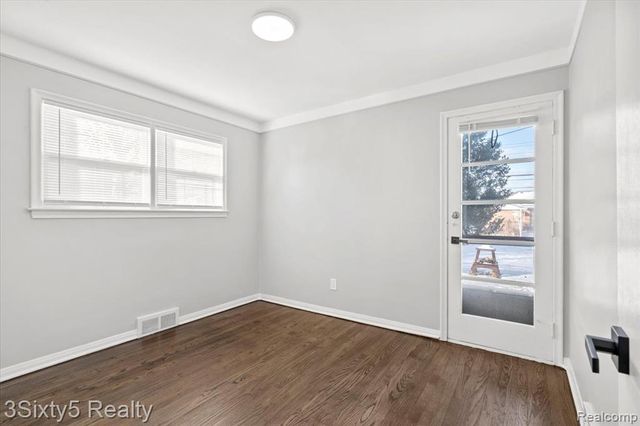 18650 Grey Avenue, Allen Park, MI 48101