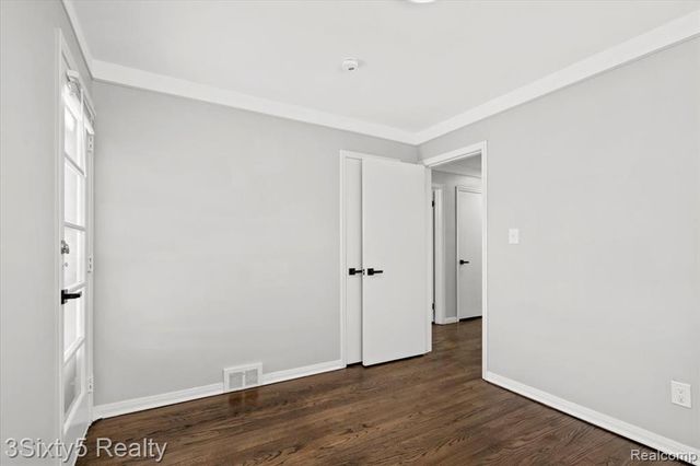 18650 Grey Avenue, Allen Park, MI 48101