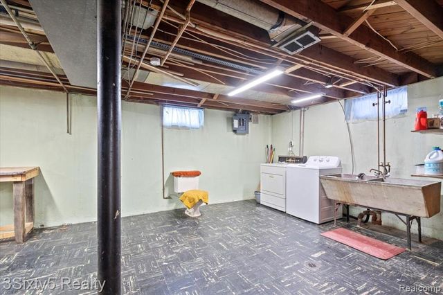 18650 Grey Avenue, Allen Park, MI 48101