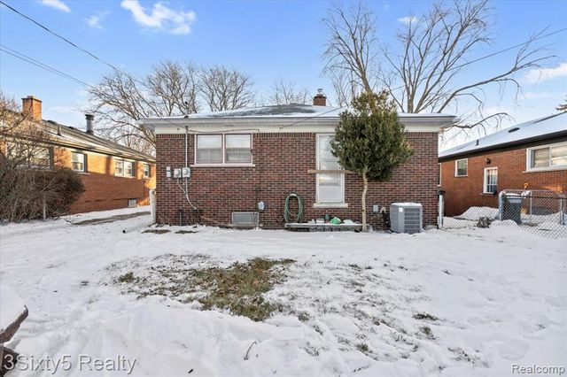 18650 Grey Avenue, Allen Park, MI 48101