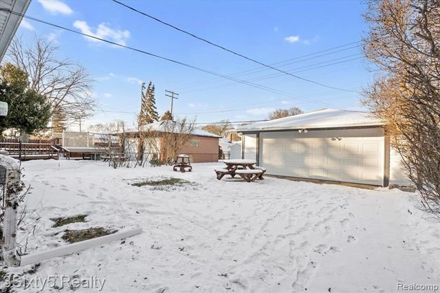 18650 Grey Avenue, Allen Park, MI 48101