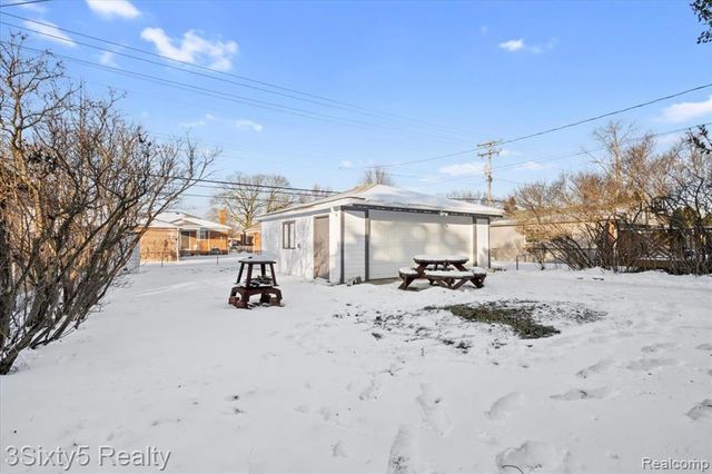 18650 Grey Avenue, Allen Park, MI 48101