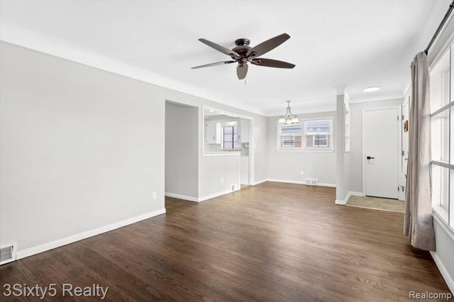 18650 Grey Avenue, Allen Park, MI 48101