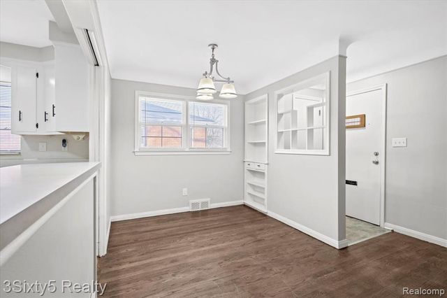 18650 Grey Avenue, Allen Park, MI 48101