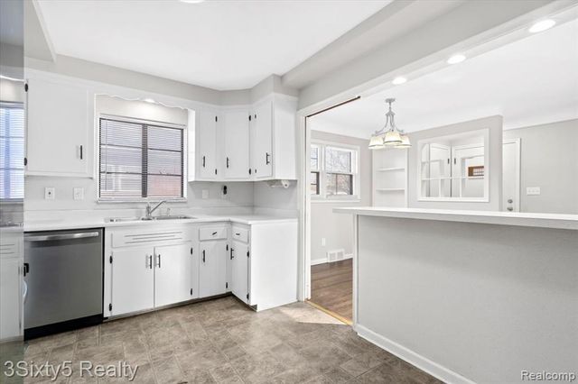 18650 Grey Avenue, Allen Park, MI 48101