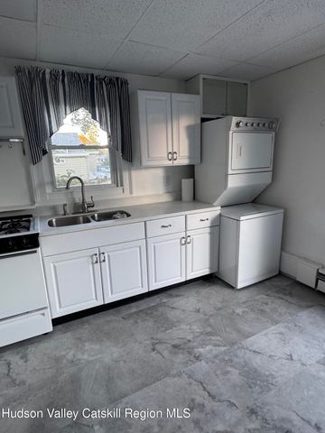 86 Ulster Avenue B, Saugerties, NY 12477