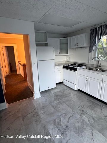 86 Ulster Avenue B, Saugerties, NY 12477