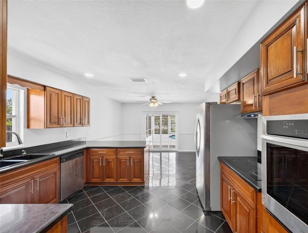 4 GROVE COURT SE, Winter Haven, FL 33884