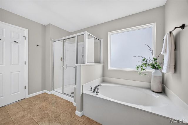 905 Harvestwynd Court, Lake St Louis, MO 63367