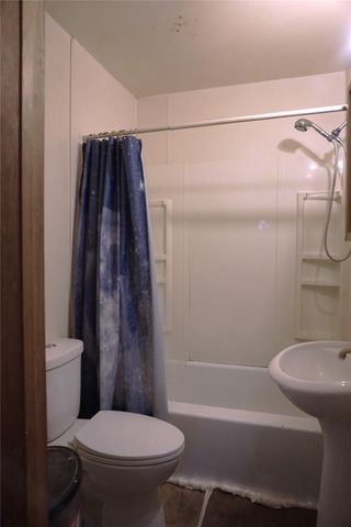 4730 NE 33rd Court, Des Moines, IA 50317