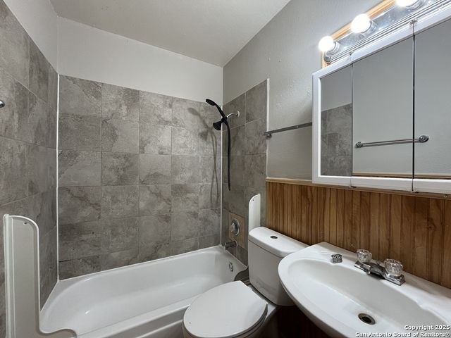 2802 Lasses Blvd Apt 1, San Antonio, TX 78223