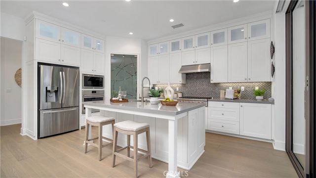 343 Paradiso, Irvine, CA 92602