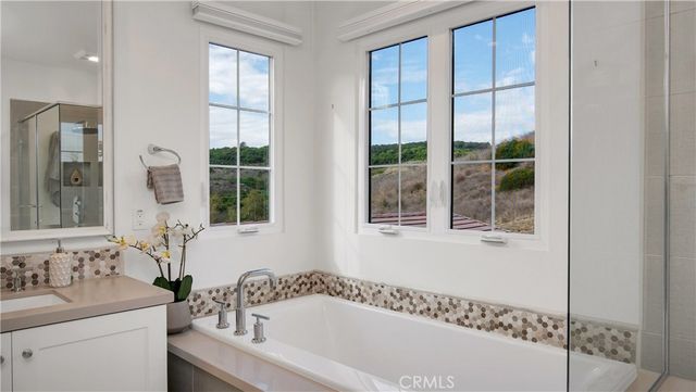 343 Paradiso, Irvine, CA 92602