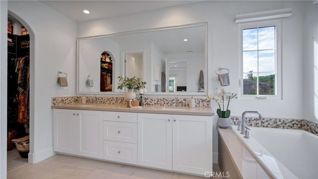 343 Paradiso, Irvine, CA 92602