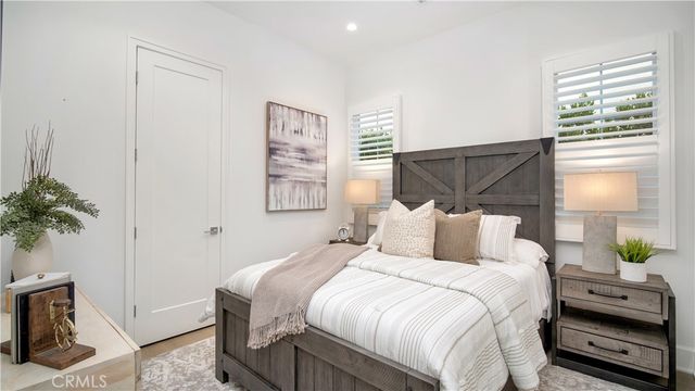 343 Paradiso, Irvine, CA 92602