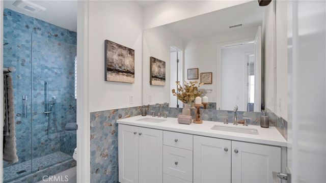 343 Paradiso, Irvine, CA 92602