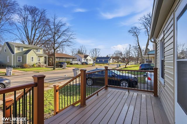 1012 E Pearl Avenue, Hazel Park, MI 48030