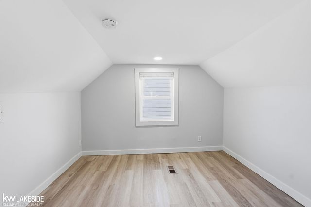 1012 E Pearl Avenue, Hazel Park, MI 48030