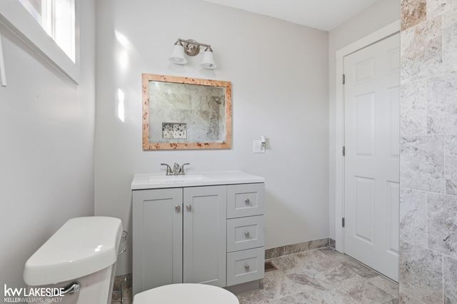 1012 E Pearl Avenue, Hazel Park, MI 48030