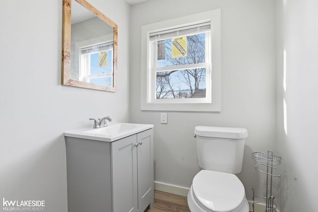 1012 E Pearl Avenue, Hazel Park, MI 48030