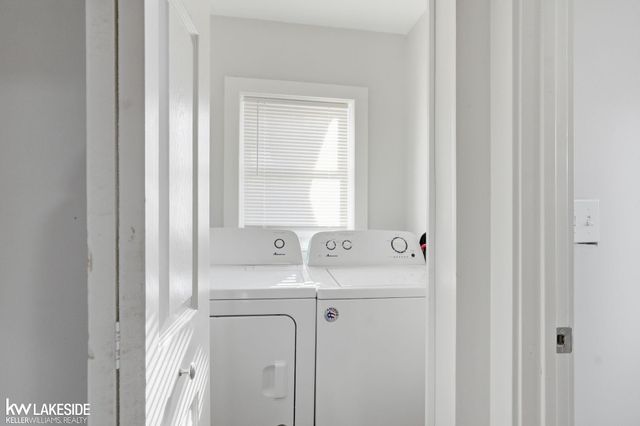 1012 E Pearl Avenue, Hazel Park, MI 48030