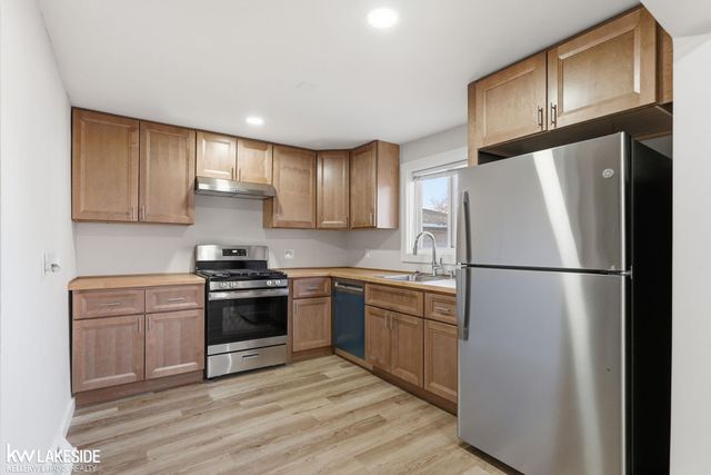 1012 E Pearl Avenue, Hazel Park, MI 48030