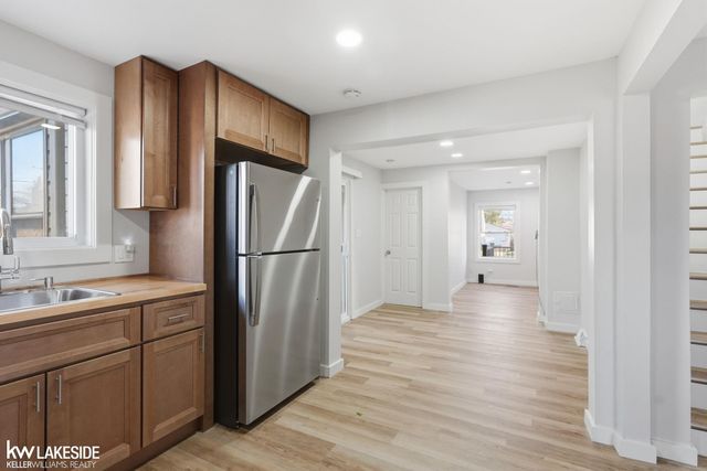 1012 E Pearl Avenue, Hazel Park, MI 48030