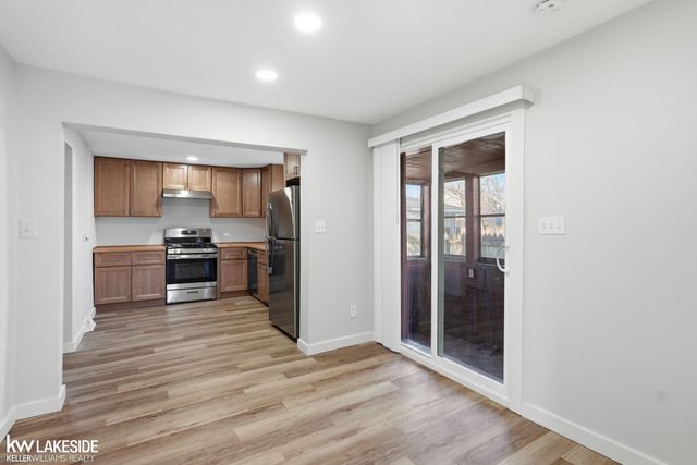 1012 E Pearl Avenue, Hazel Park, MI 48030