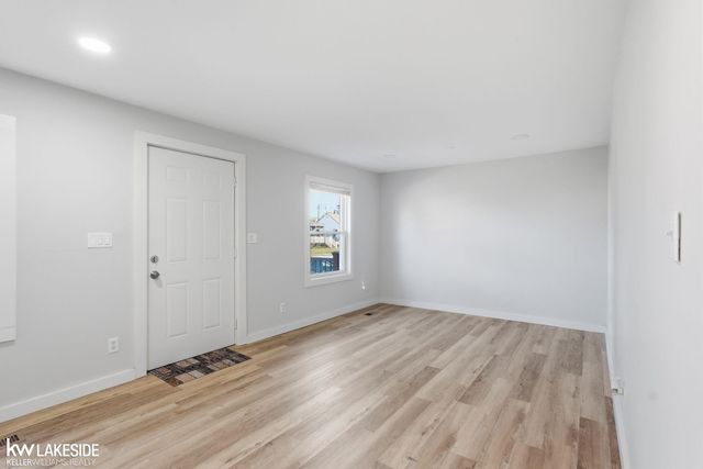 1012 E Pearl Avenue, Hazel Park, MI 48030