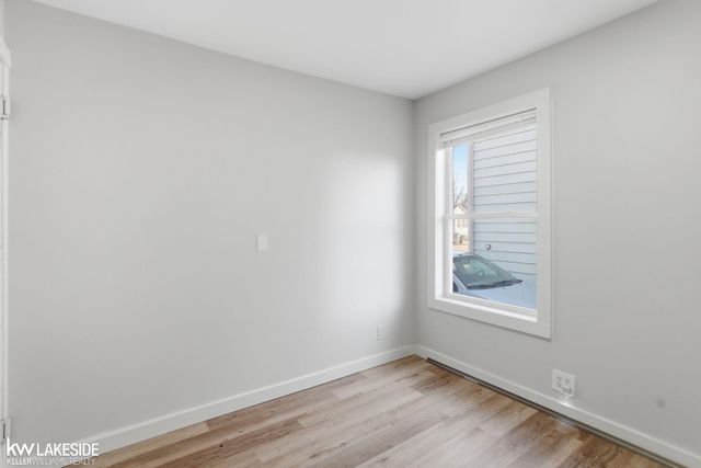 1012 E Pearl Avenue, Hazel Park, MI 48030