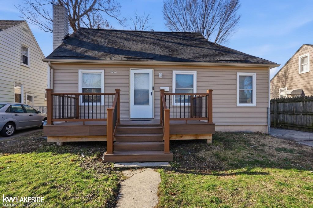 1012 E Pearl Avenue, Hazel Park, MI 48030