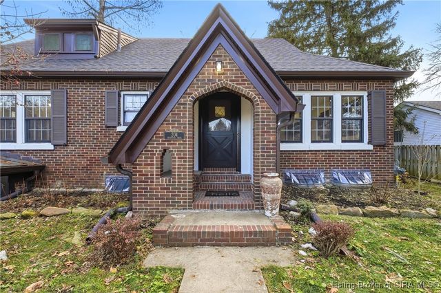 204 Rosewood Drive, Clarksville, IN 47129