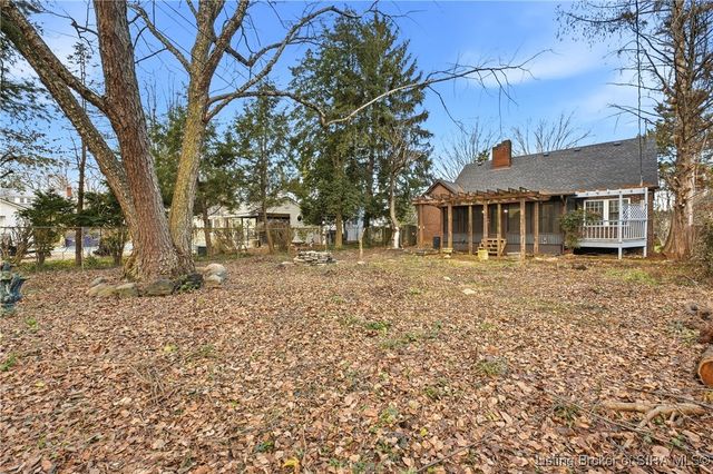 204 Rosewood Drive, Clarksville, IN 47129