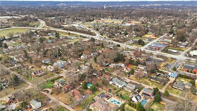 204 Rosewood Drive, Clarksville, IN 47129