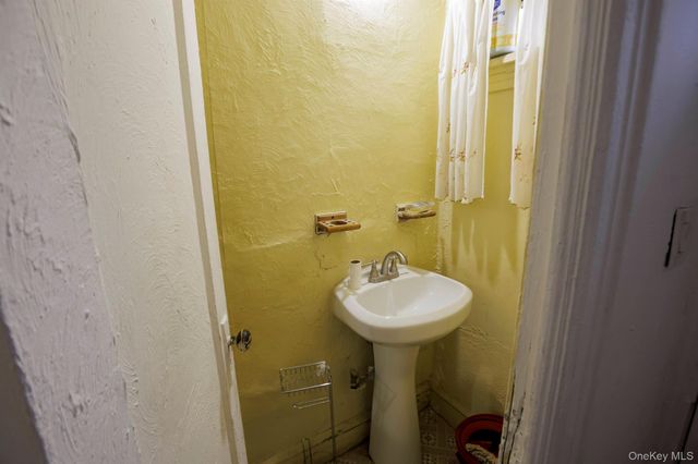 21819 139th Avenue, Springfield Gardens, NY 11413