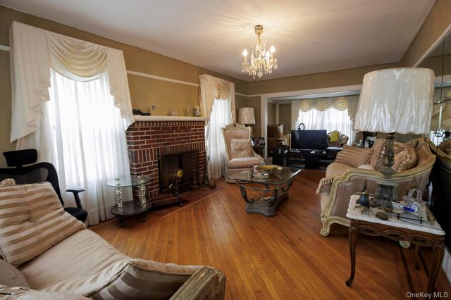 21819 139th Avenue, Springfield Gardens, NY 11413