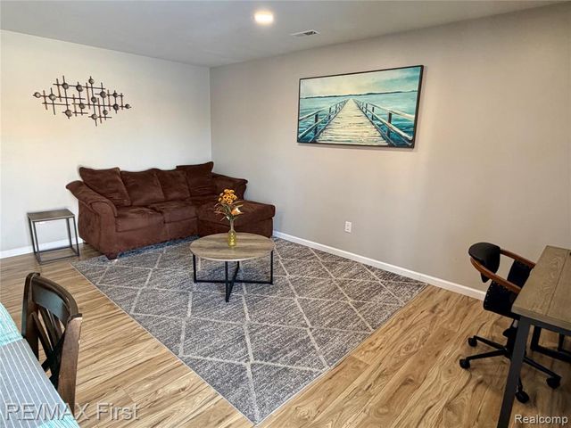 286 E. 13 Mile Road 104, Madison Heights, MI 48071