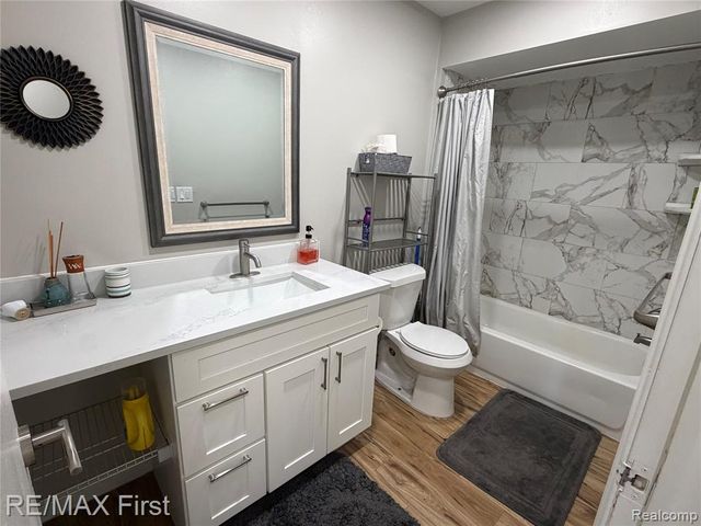 286 E. 13 Mile Road 104, Madison Heights, MI 48071