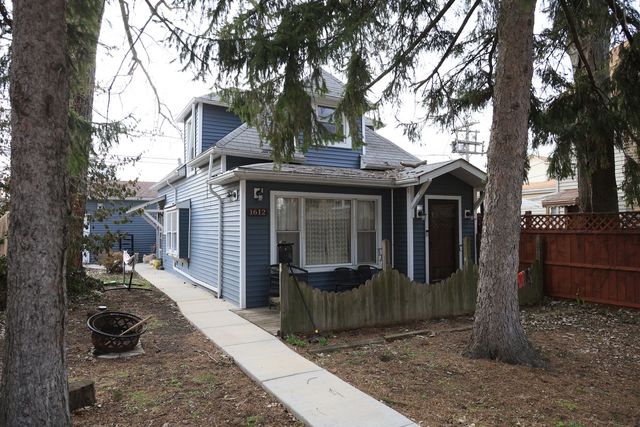1612 East Avenue, Berwyn, IL 60402