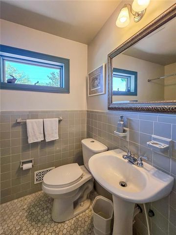 636 Holly Drive, Gainesville, GA 30501