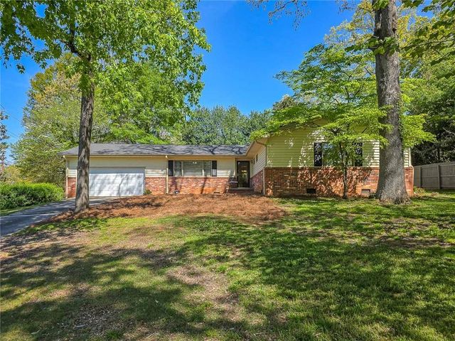 636 Holly Drive, Gainesville, GA 30501