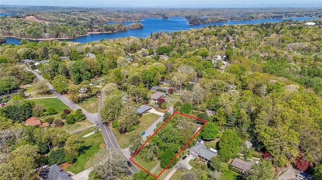 636 Holly Drive, Gainesville, GA 30501