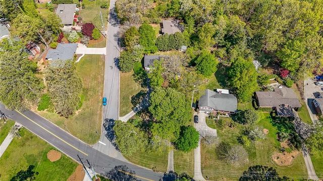 636 Holly Drive, Gainesville, GA 30501