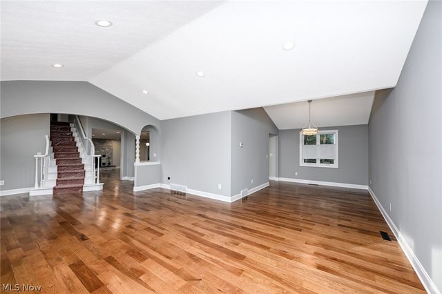 6567 Queens Way, Brecksville, OH 44141