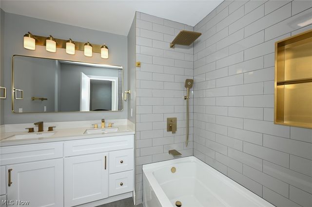 6567 Queens Way, Brecksville, OH 44141